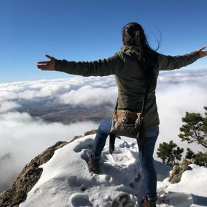 Meet your Posher, Debriana